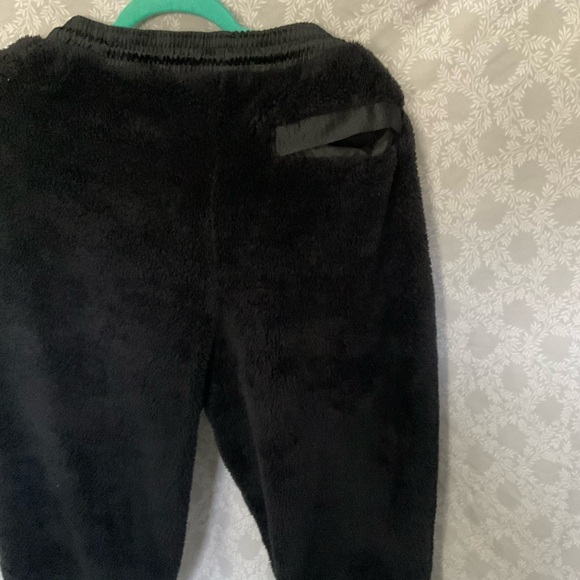 Air Jordan Women’s Black Sherpa Joggers - Picture 6 of 7